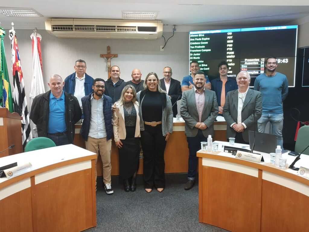 Vereadora Ana Paula Espina homenageia policiais militares e a estudante Vitória Brentegani durante sessão ordinária vereadora-ana-paula-espina-homenageia-policiais-militares-e-a-estudante-vitoria-brentegani-durante-sessao-ordinaria