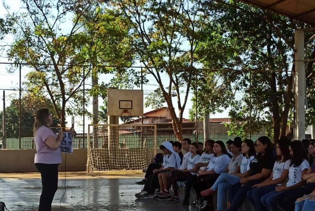 agosto-lilas:-prefeitura-realiza-palestra-de-conscientizacao-para-220-alunos-em-artur-nogueira
