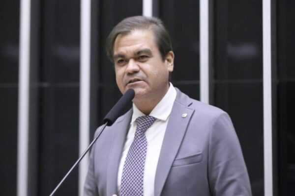 “nao-irei-a-israel”,-diz-deputado-que-viajou-para-resgatar-o-pai
