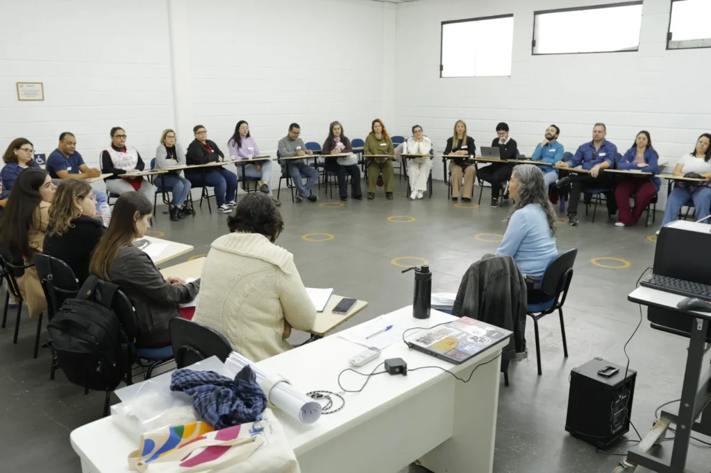 profissionais-passam-por-capacitacao-voltada-a-saude-mental-e-inclusao-social