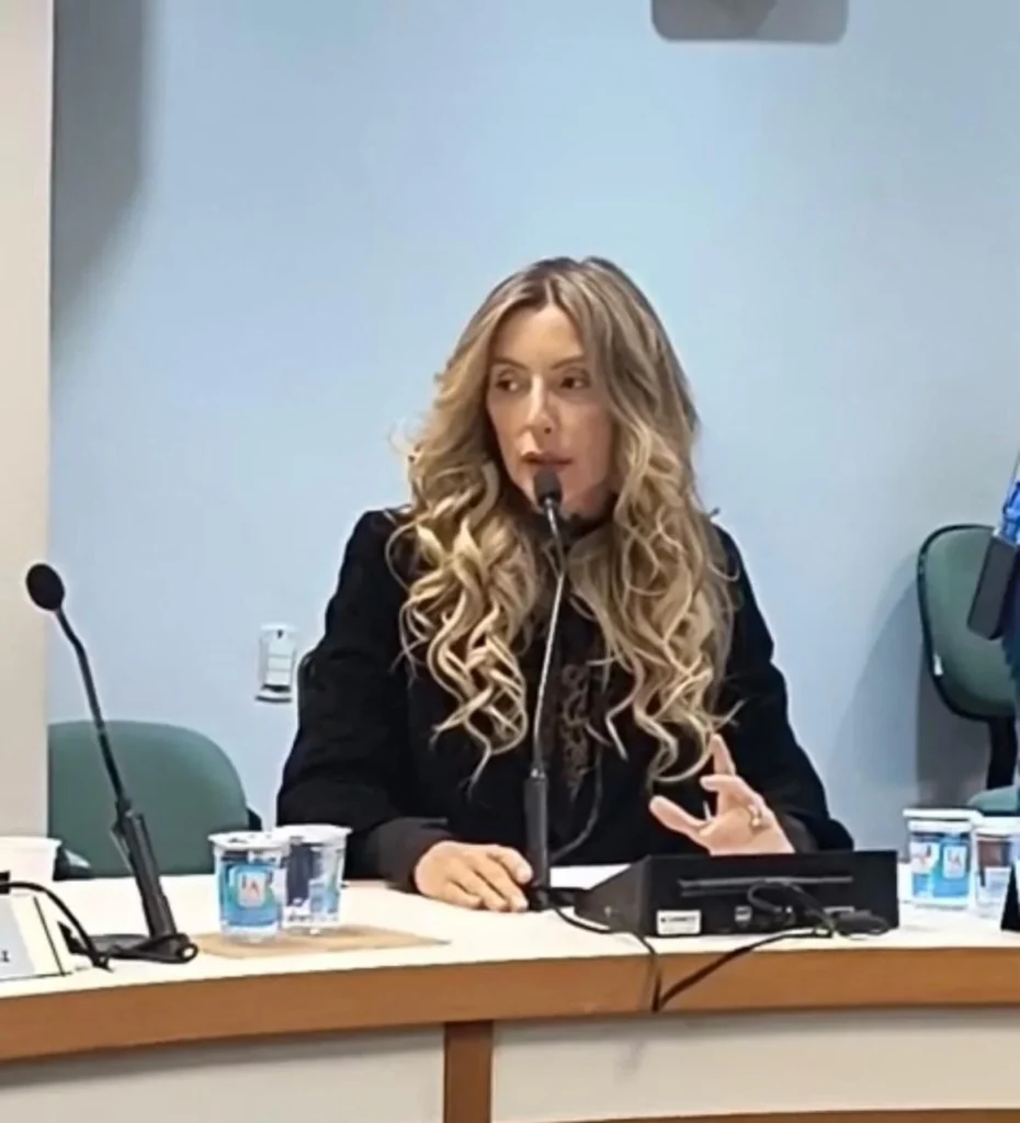 lei-da-vereadora-graca-albaran-cria-programa-de-uso-seguro-da-internet-em-jaguariuna