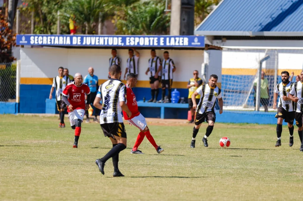 jaguariuna:-engra-aplica-goleada-e-se-destaca-no-campeonato-de-futebol-superveteranos