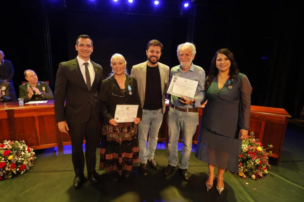 medalha-mmdc-e-entregue-em-solenidade-no-teatro-municipal