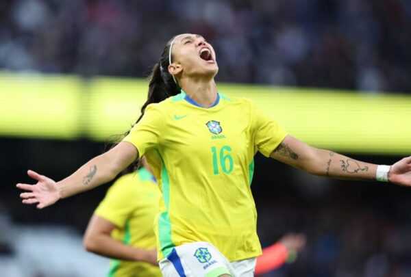 com-uma-a-menos,-selecao-brasileira-vence-inglaterra-em-jogo-amistoso