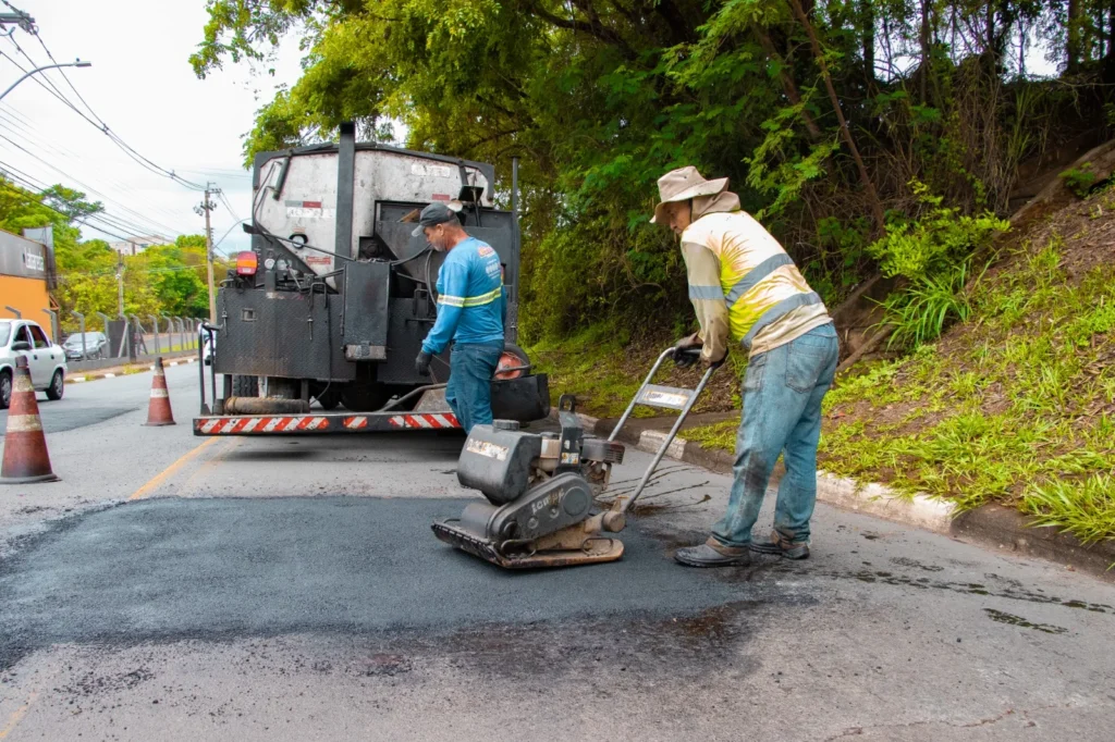 jaguariuna-retoma-operacao-tapa-buracos-apos-chuva-intensa