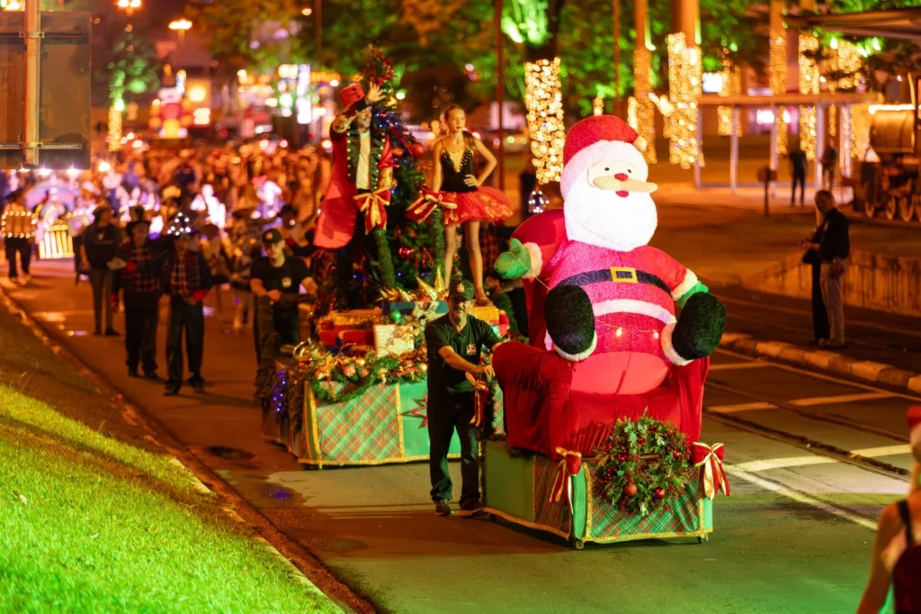 hoje-tem-parada-de-natal-no-centro-cultural;-programacao-natalina-continua-no-fim-de-semana