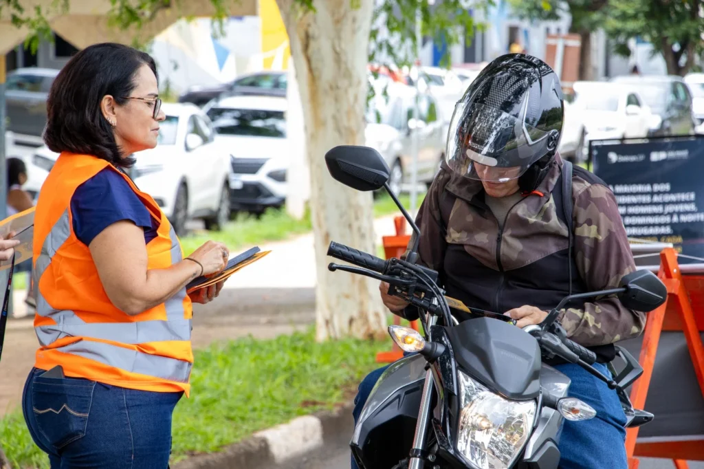 motociclistas-recebem-orientacoes-em-acao-educativa-de-transito-em-jaguariuna