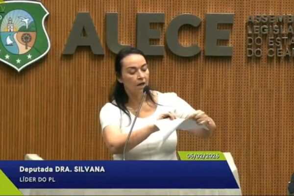 Deputada do PL rasga pacto contra feminicídio por “não incluir igrejas” deputada-do-pl-rasga-pacto-contra-feminicidio-por-“nao-incluir-igrejas”