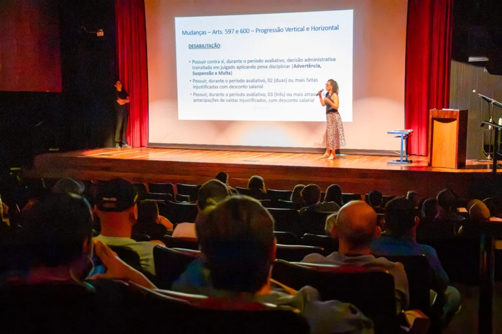 Escola de Governo reúne servidores no Teatro Municipal de Jaguariúna escola-de-governo-reune-servidores-no-teatro-municipal-de-jaguariuna