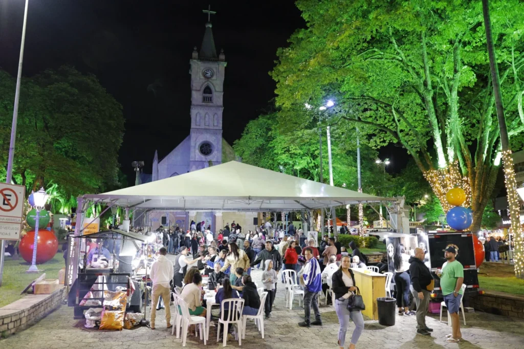 atencao:-a-feira-noturna-de-hoje-sera-na-praca-umbelina-bueno