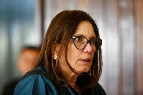 apos-falar-com-medico,-bia-kicis-diz-que-bolsonaro-esta-“muito-melhor”