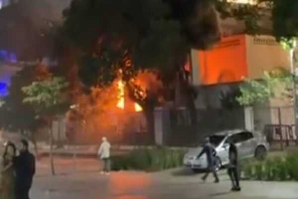 incendio-atinge-historico-edificio-touring,-no-centro-do-rio