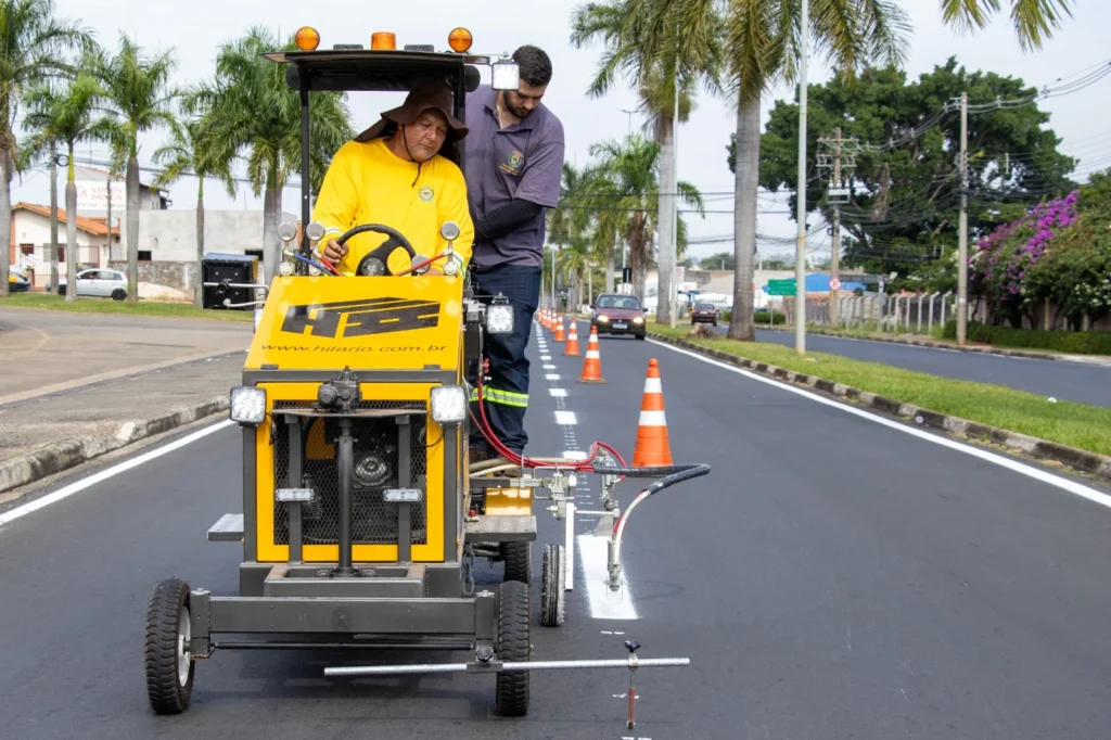 avenida-vicenzo-granghelli-recebe-pintura-de-sinalizacao-de-solo-em-jaguariuna