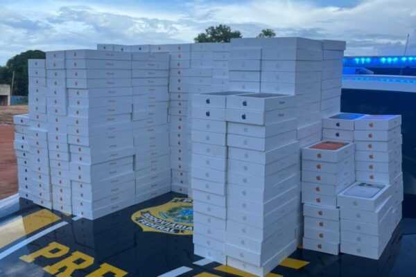 prf-apreende-contrabando-de-iphones-e-vinhos-no-valor-de-r$-5-milhoes
