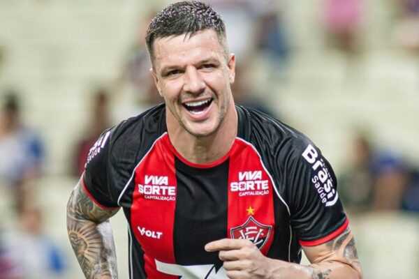 copa-do-nordeste:-de-virada,-vitoria-bate-o-fortaleza-na-1a-final