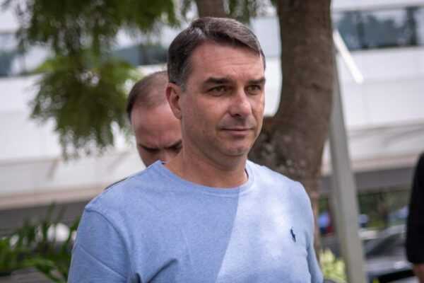 deputado-aciona-pf-para-investigar-elo-de-aliados-de-flavio-com-cv