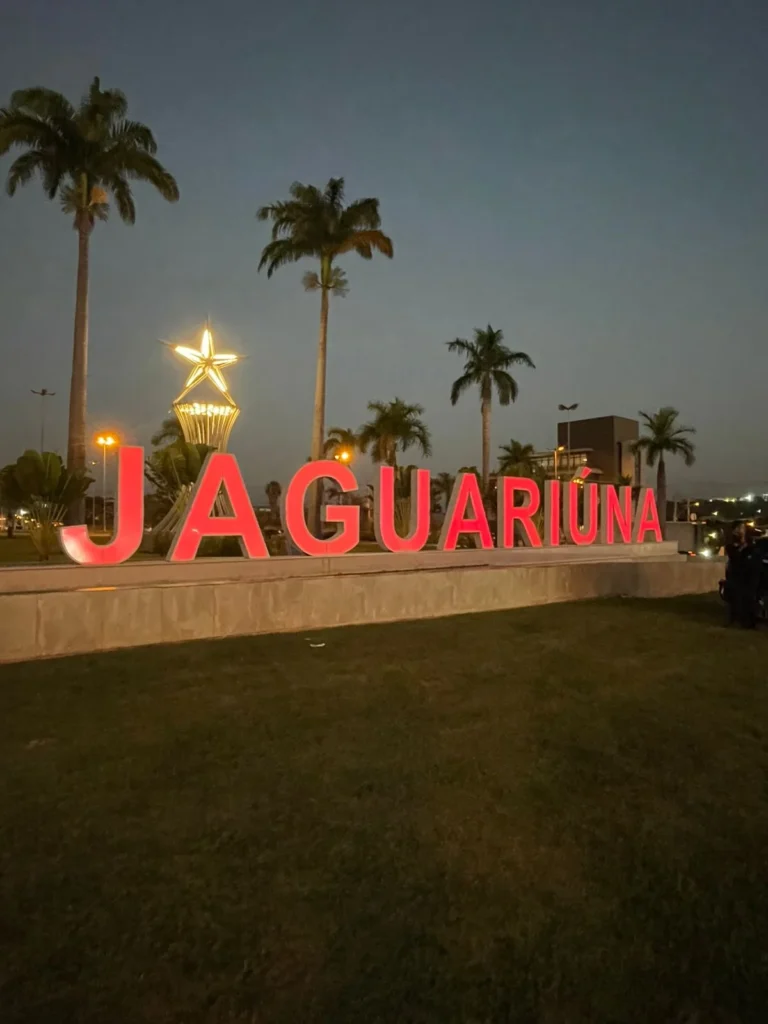 jaguariuna-ilumina-letreiro-em-vermelho-para-incentivar-a-doacao-de-sangue