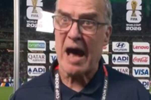 bielsa-grita-com-reporter-apos-eliminacao-do-uruguai-na-copa-do-mundo