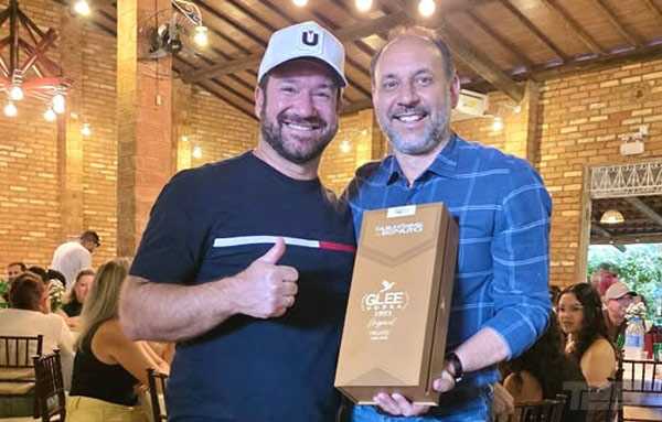 Du Cazellato participa de confraternização em Cosmópolis e reforça laços com lideranças da região Du Cazellato participa de confraternização em Cosmópolis e reforça laços com lideranças da região