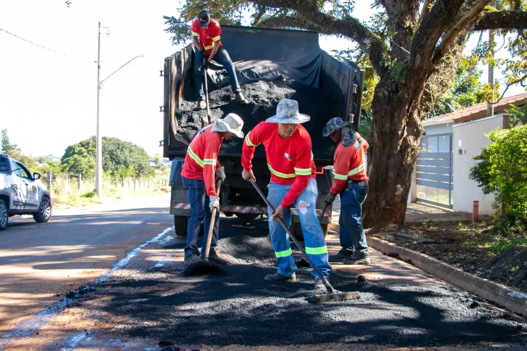 Prefeitura faz operação tapa-buracos no bairro Capotuna, em Jaguariúna prefeitura-realiza-operacao-tapa-buracos-no-bairro-capotuna,-em-jaguariuna
