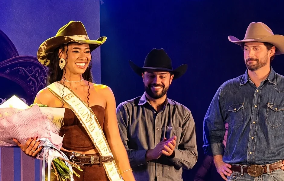 maria-vitoria-e-eleita-rainha-do-jaguariuna-rodeo-festival-2026