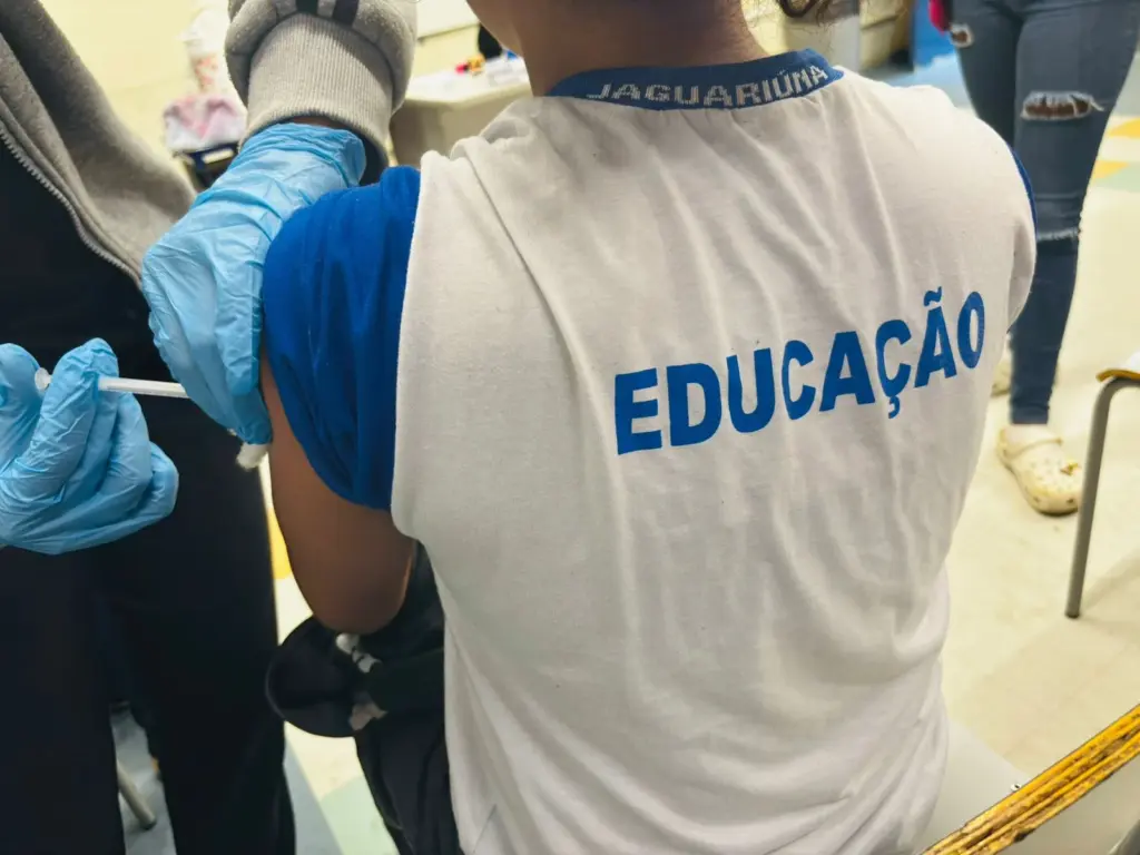 jaguariuna-avanca-na-vacinacao-nas-escolas-e-imuniza-alunos-e-professores