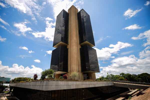 “Prévia do PIB” recua 0,2% no mês de julho, diz Banco Central “previa-do-pib”-recua-0,2%-em-julho,-diz-banco-central
