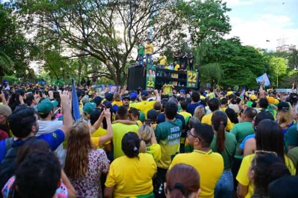 “Tentativa de homicídio”, diz Flávio depois de carreata ser atingida por ovos “tentativa-de-homicidio”,-diz-flavio-apos-carreata-ser-atingida-por-ovos