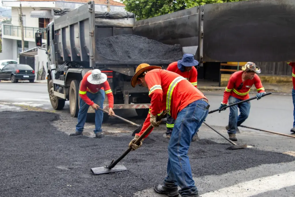 prefeitura-de-jaguariuna-realiza-operacao-tapa-buracos