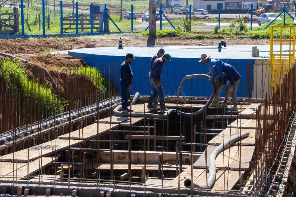 Obra que amplia abastecimento de água chega a 60% de execução obra-que-amplia-abastecimento-de-agua-chega-a-60%-de-execucao