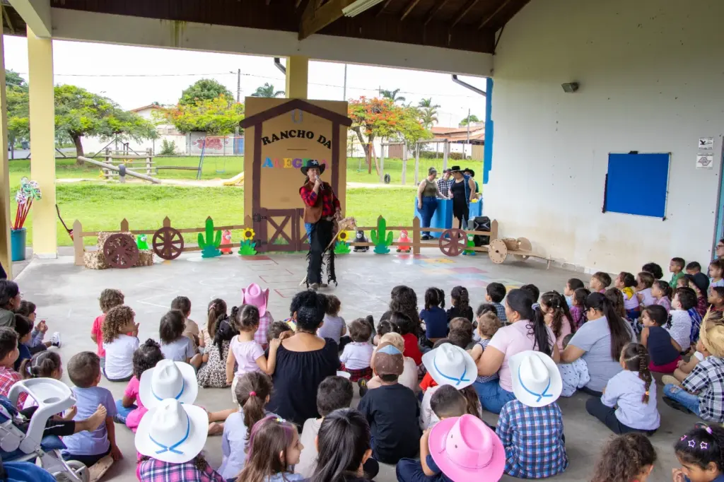 educacao-de-jaguariuna-celebra-semana-da-crianca-com-danca-country