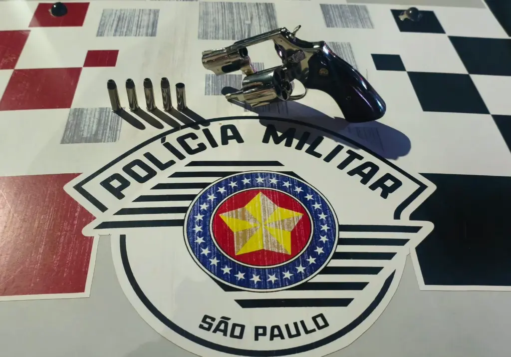 homem-e-preso-com-revolver-apos-disparo-em-jaguariuna